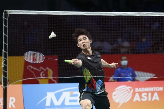 他以顽强的 他以顽强的